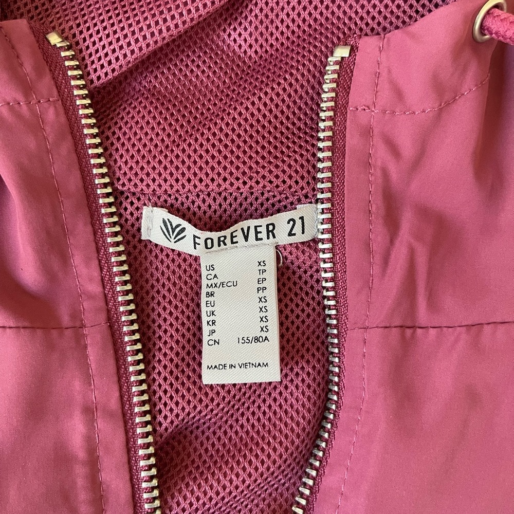 Three light jackets - Picture 7 of 7